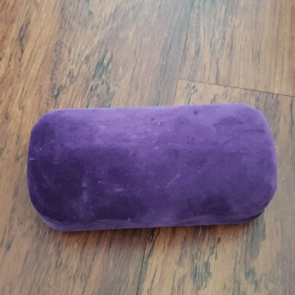 Gucci Elegant Purple Chic Feminine Sturdy Velvet Sunglasses Case